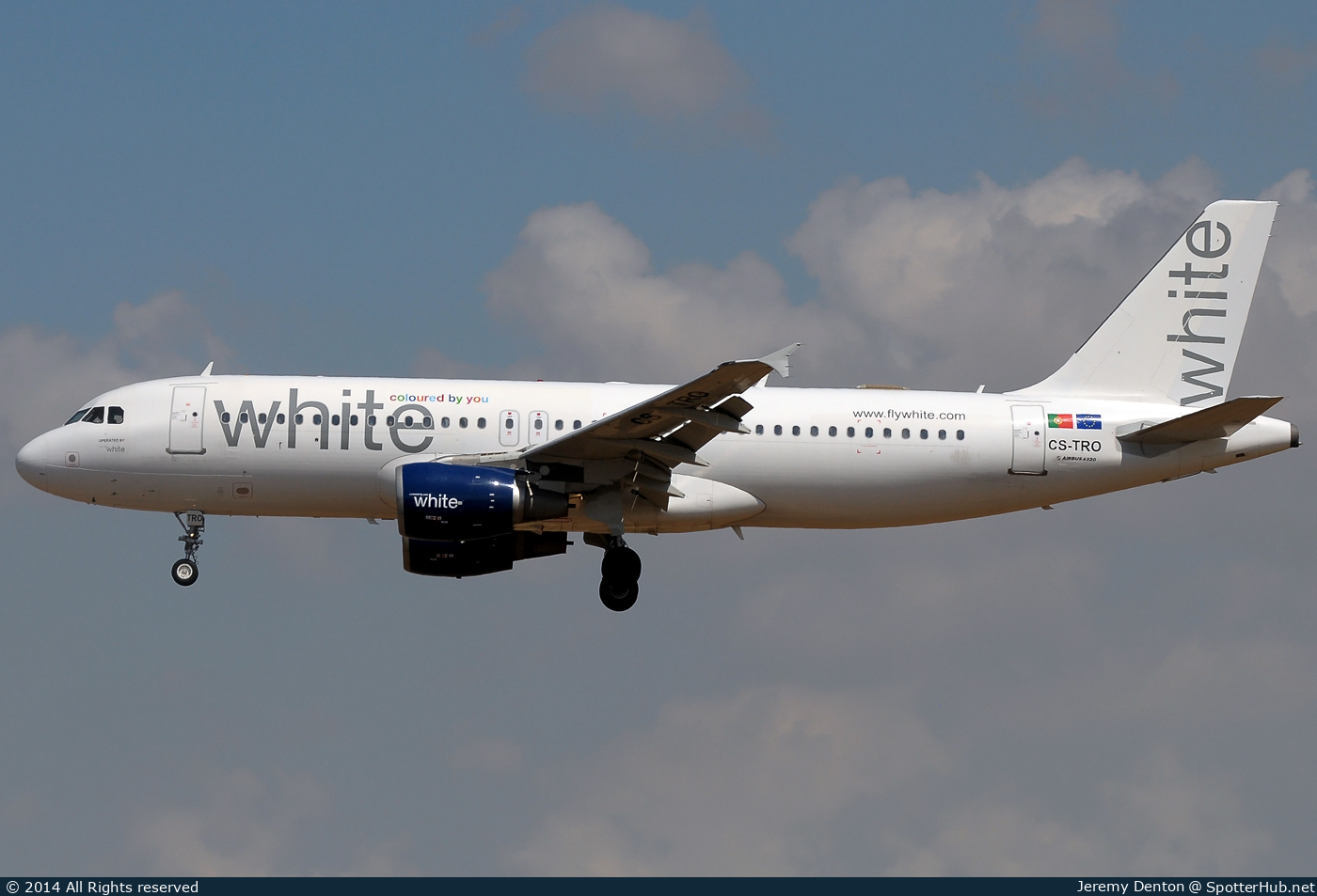 Photo of CS-TRO - Airbus A320-214 operated by White Airways