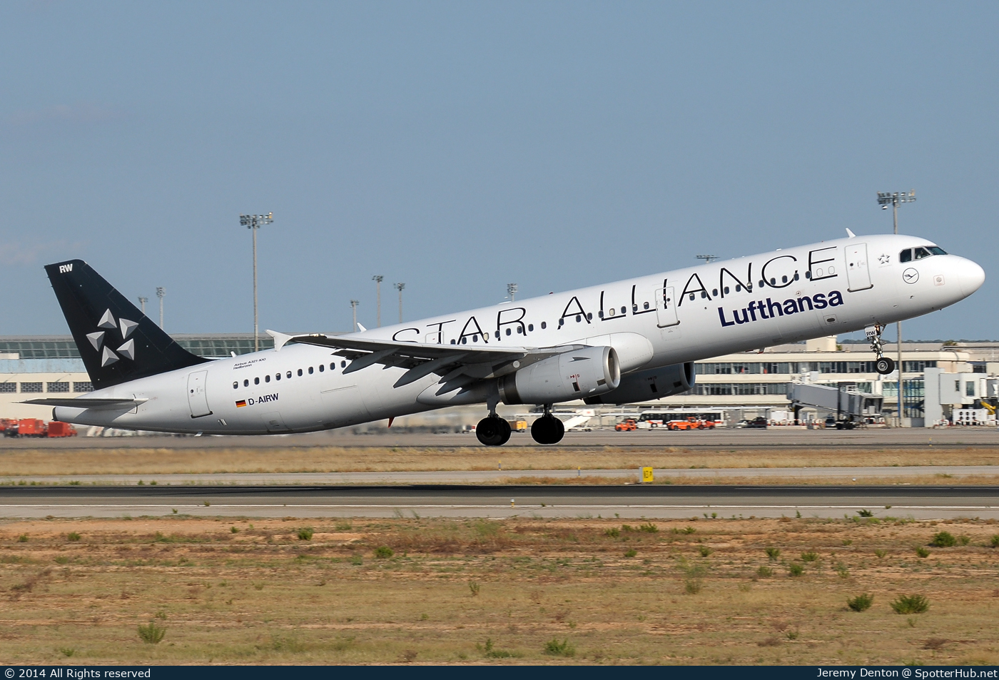 Photo of D-AIRW - Airbus A321-131 operated by Lufthansa