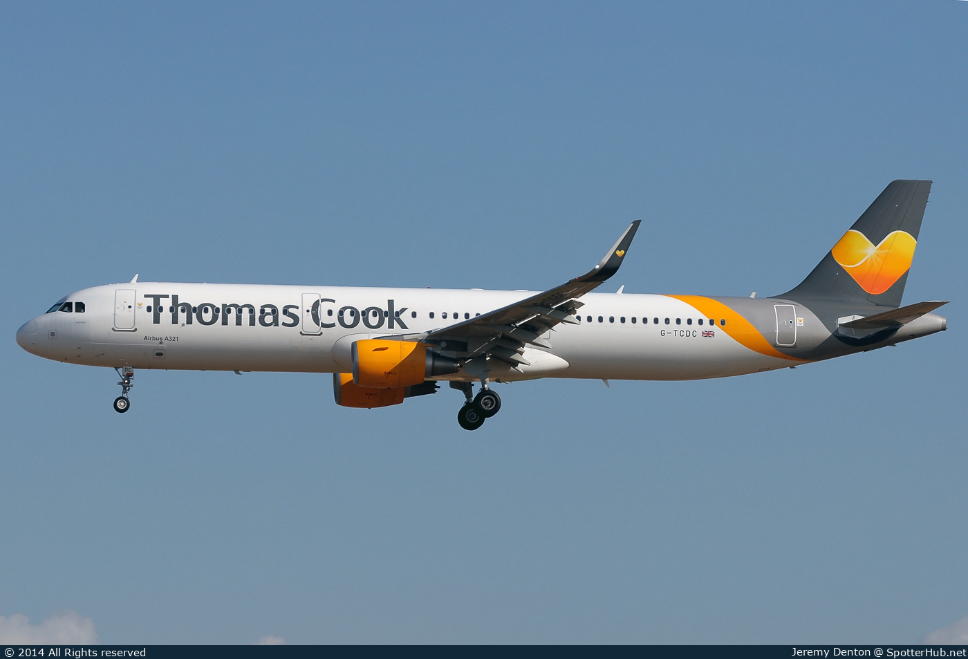 Photo of G-TCDC - Airbus A321-211 operated by Thomas Cook Airlines