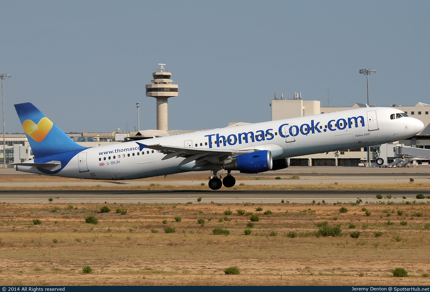Photo of G-DHJH - Airbus A321-211 operated by Thomas Cook Airlines