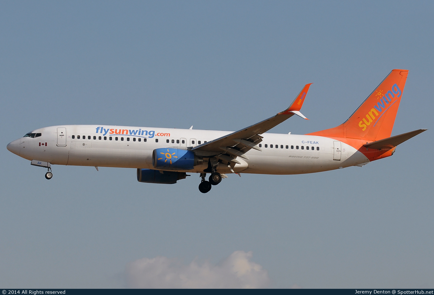 Photo of C-FEAK - Boeing 737-86Q operated by Sunwing Airlines