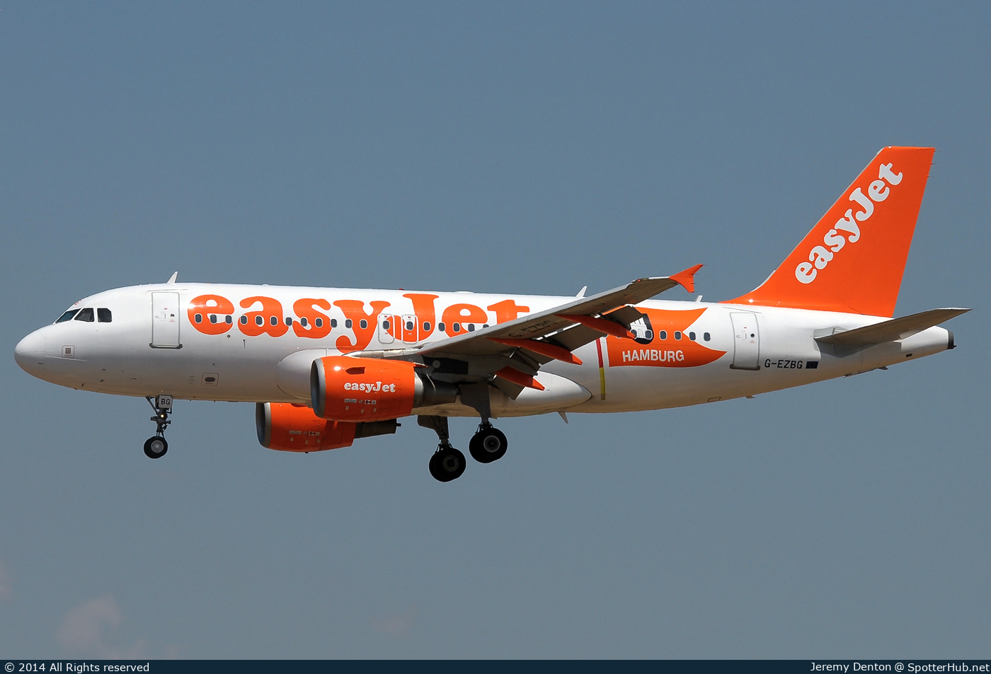 Photo of G-EZBG - Airbus A319-111 operated by easyJet
