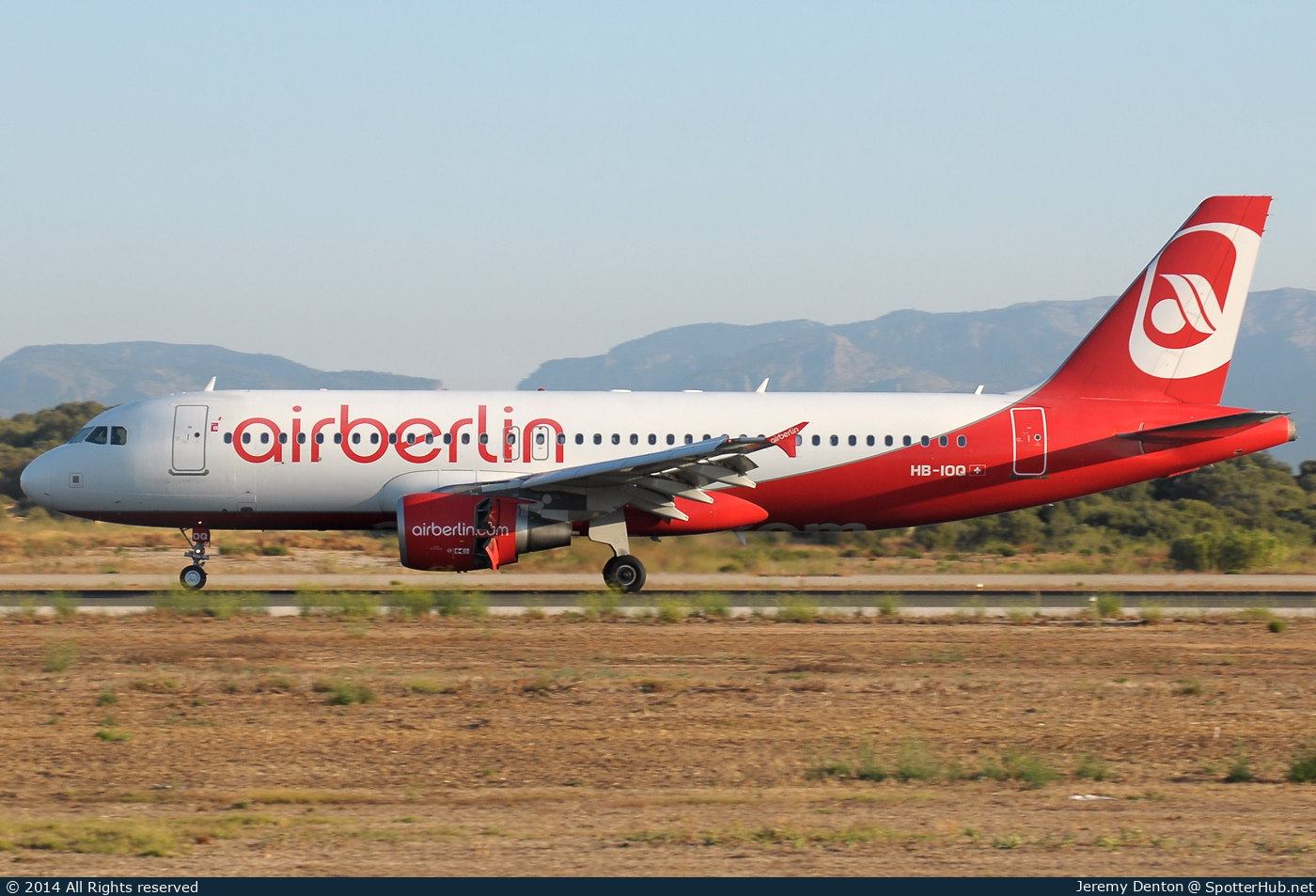 Photo of HB-IOQ - Airbus A320-214 operated by Air Berlin (opb Belair Airlines)