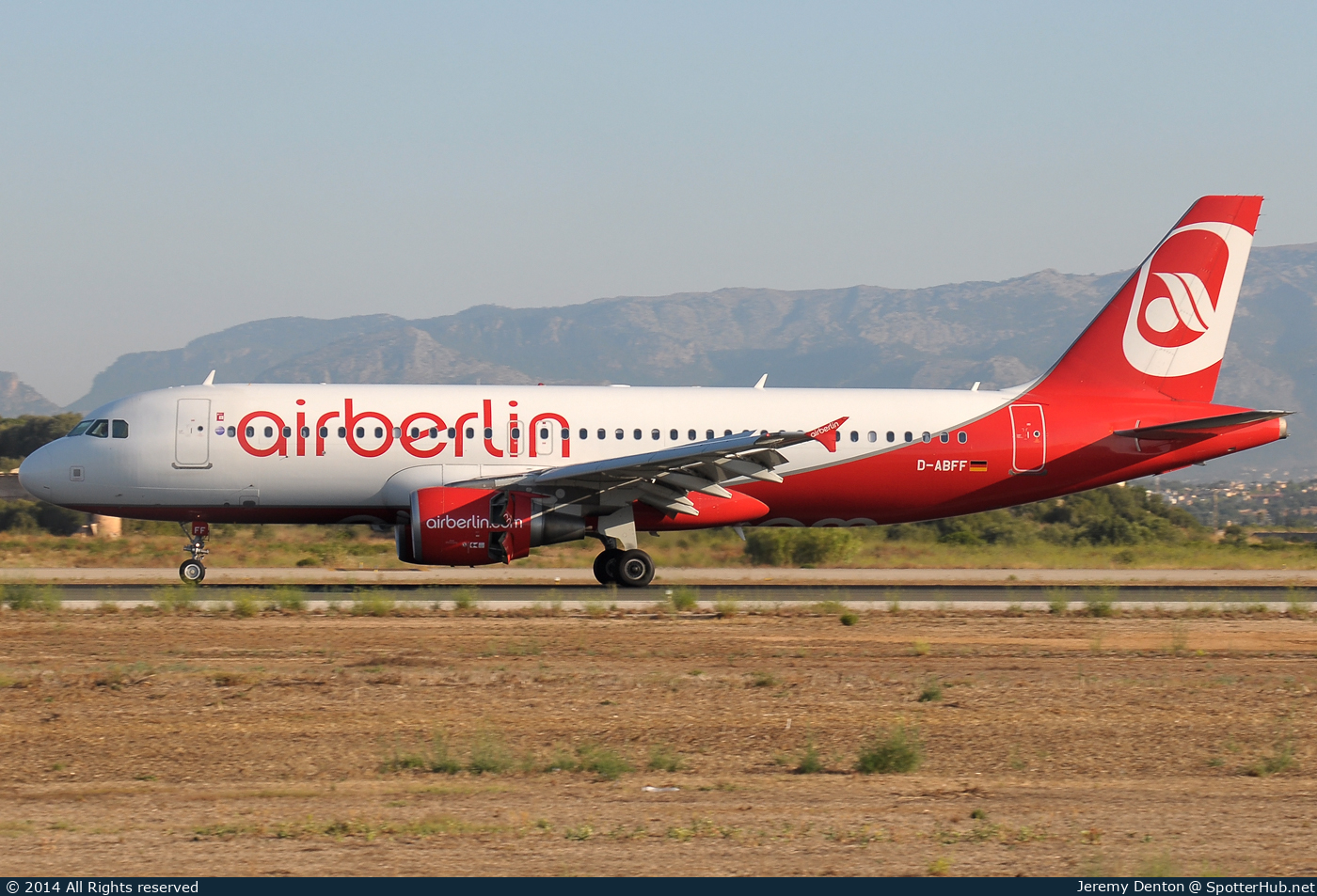 Photo of D-ABFF - Airbus A320-214 operated by Air Berlin