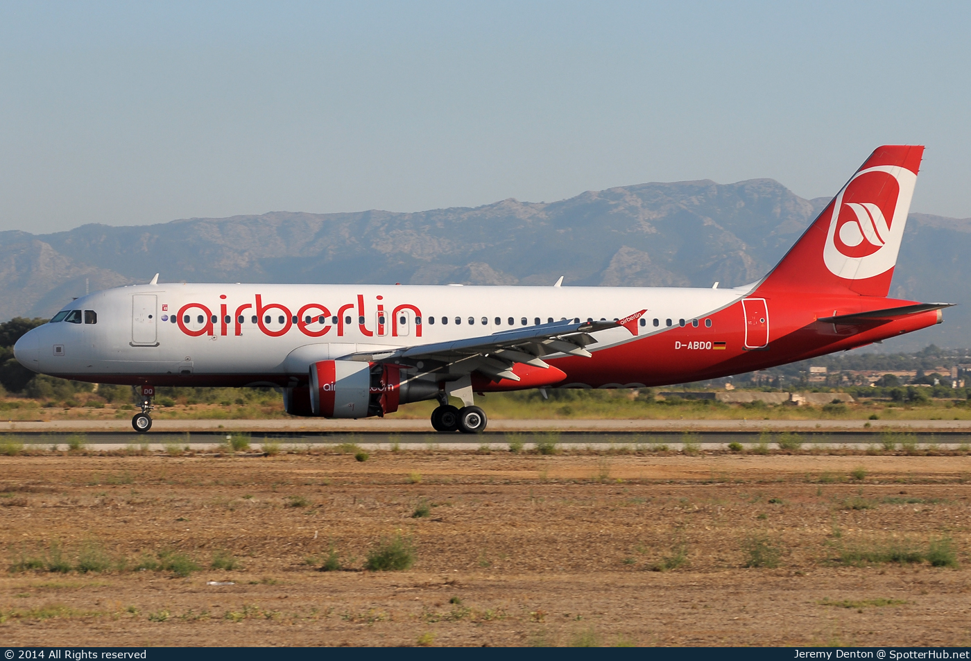 Photo of D-ABDQ - Airbus A320-214 operated by Air Berlin