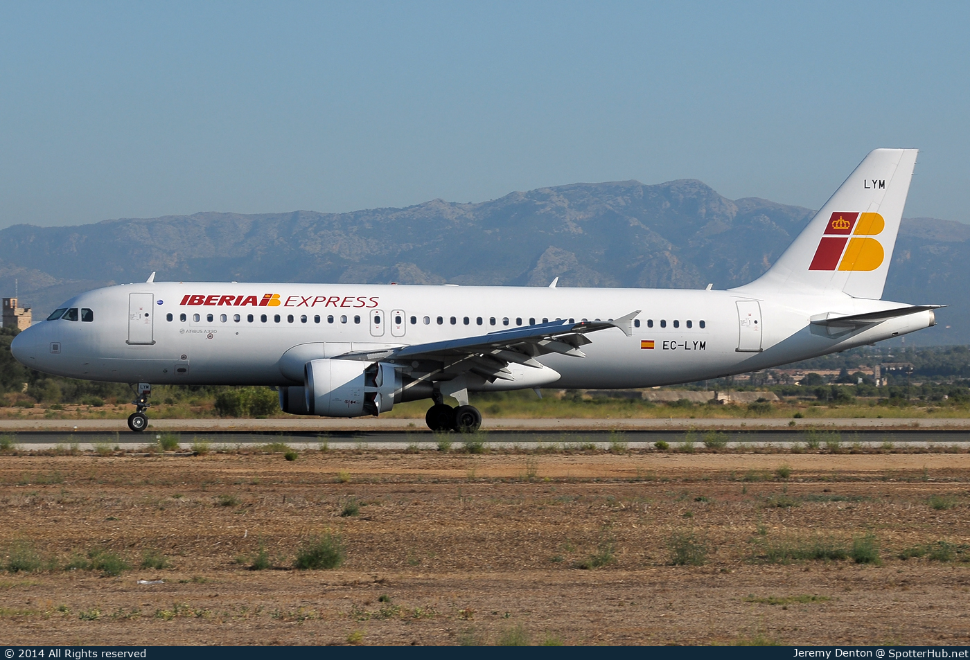 Photo of EC-LYM - Airbus A320-216 operated by Iberia Express