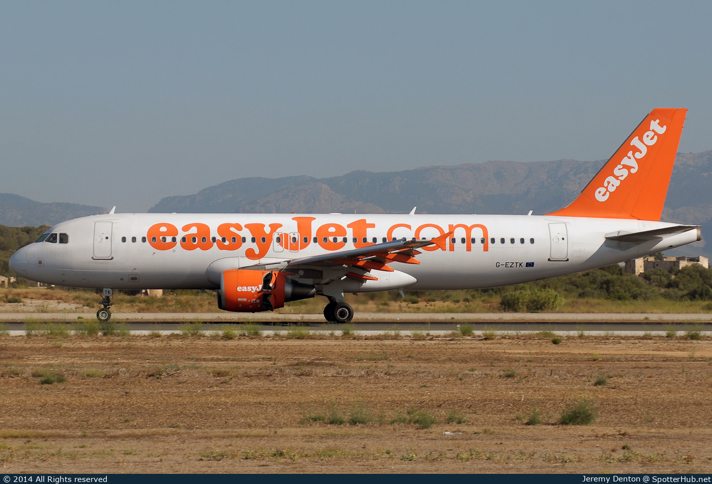 Photo of G-EZTK - Airbus A320-214 operated by easyJet
