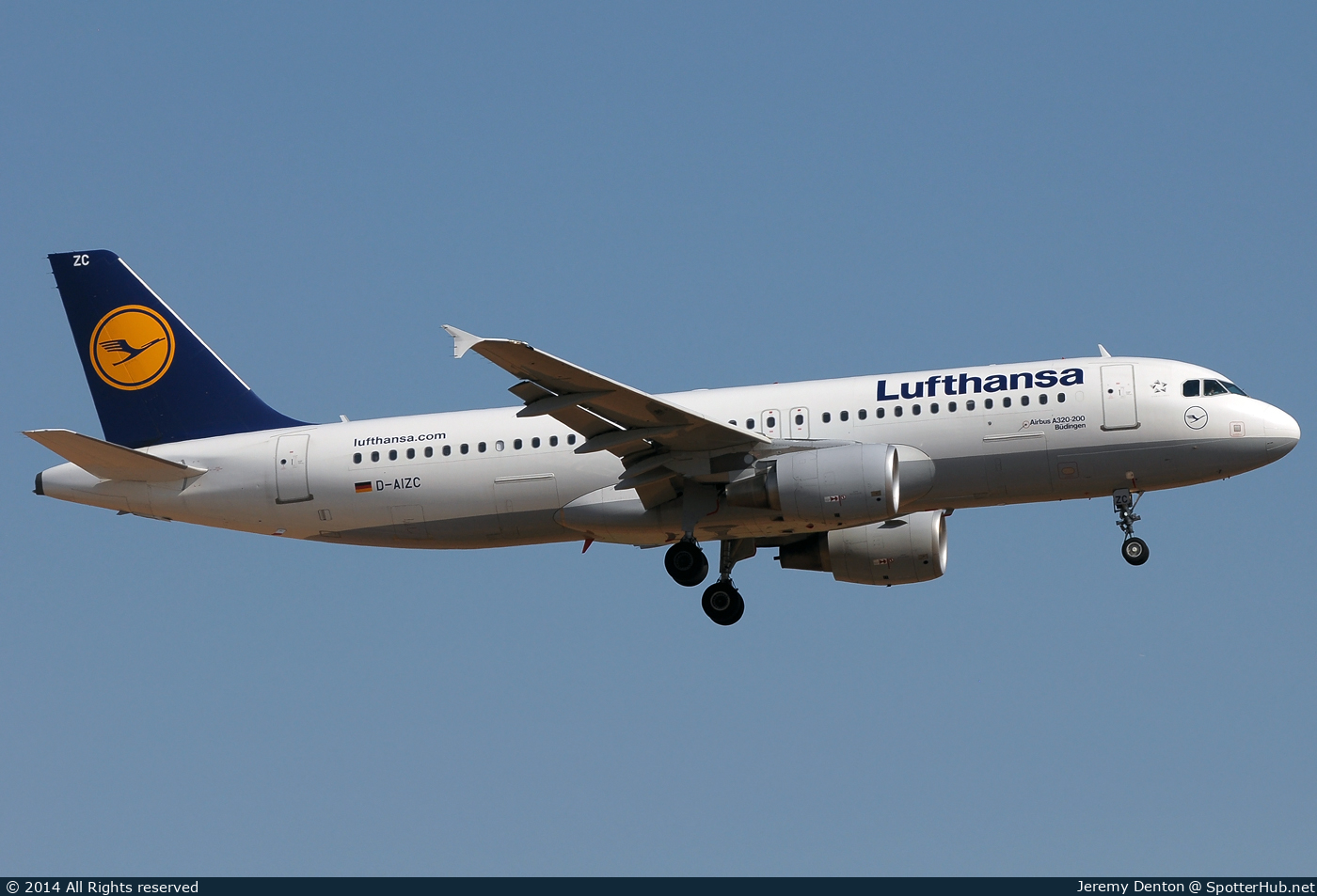 Photo of D-AIZC - Airbus A320-214 operated by Lufthansa