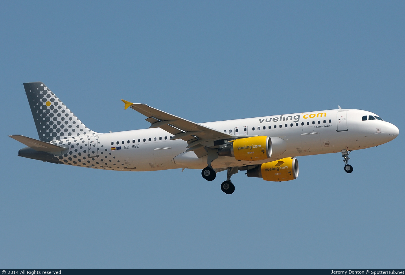 Photo of EC-MBE - Airbus A320-214 operated by Vueling