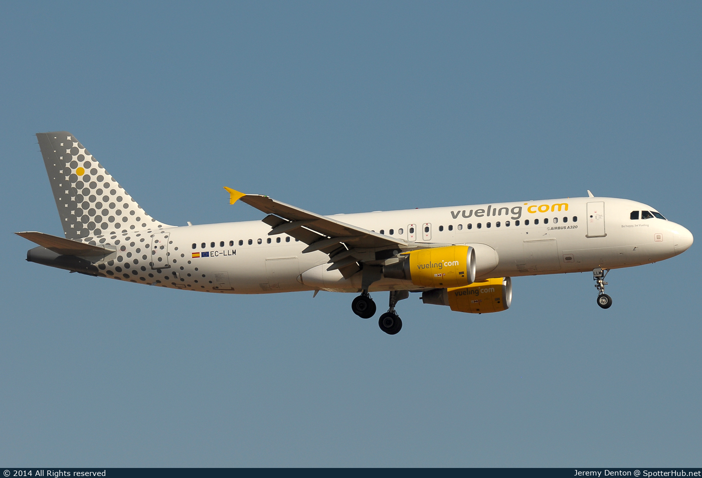 Photo of EC-LLM - Airbus A320-214 operated by Vueling
