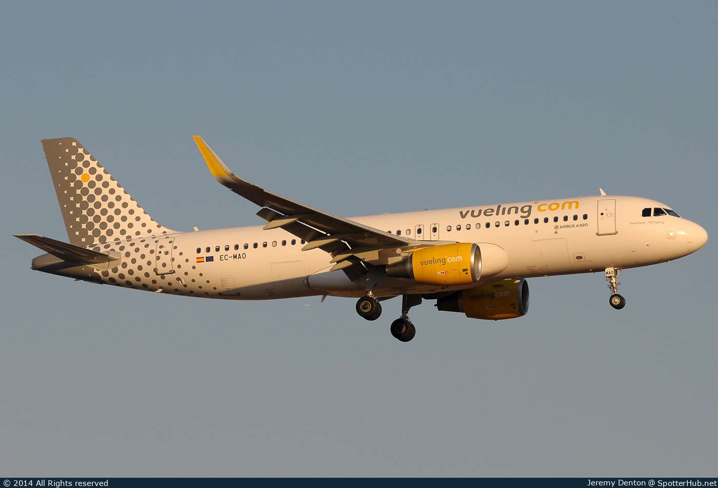 Photo of EC-MAO - Airbus A320-214 operated by Vueling