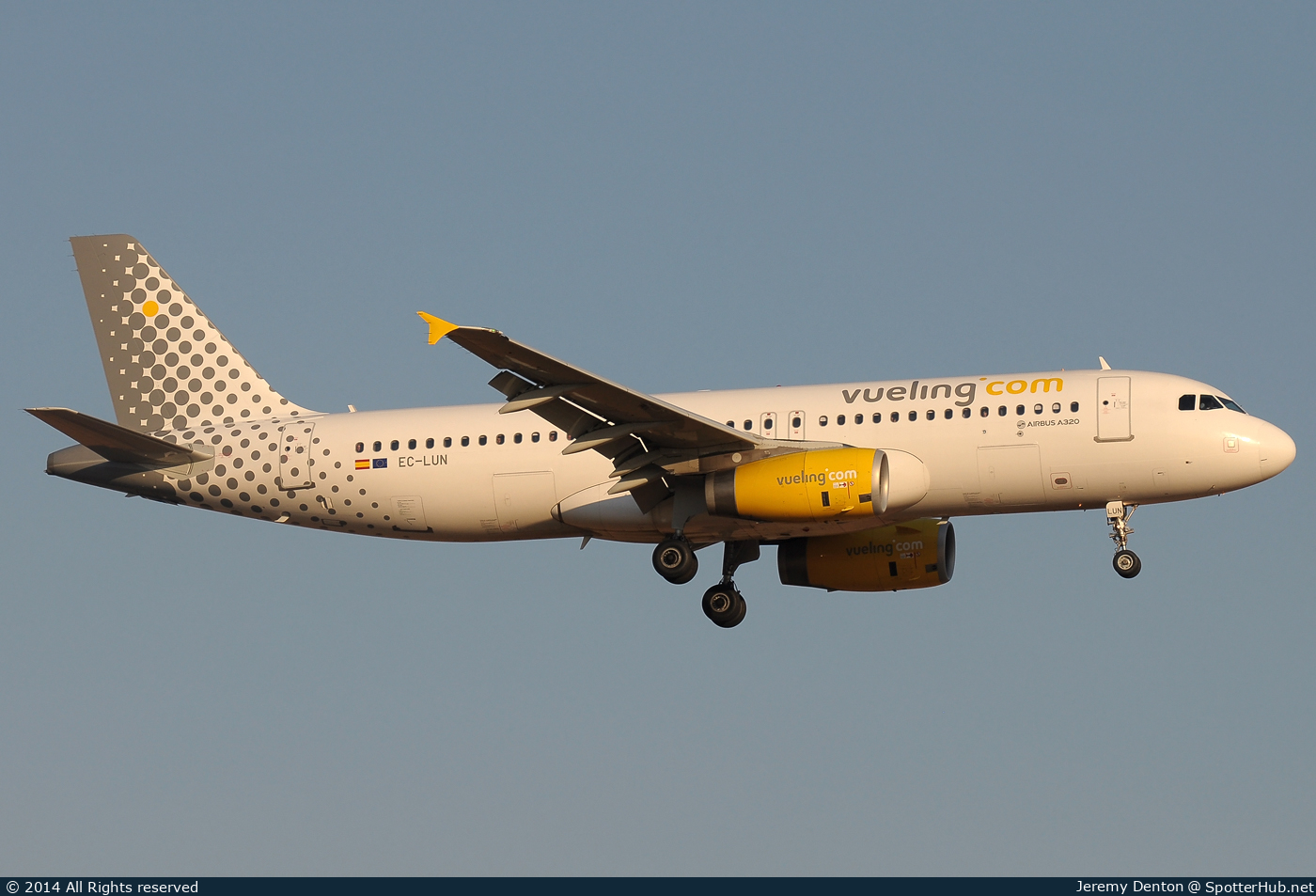 Photo of EC-LUN - Airbus A320-232 operated by Vueling