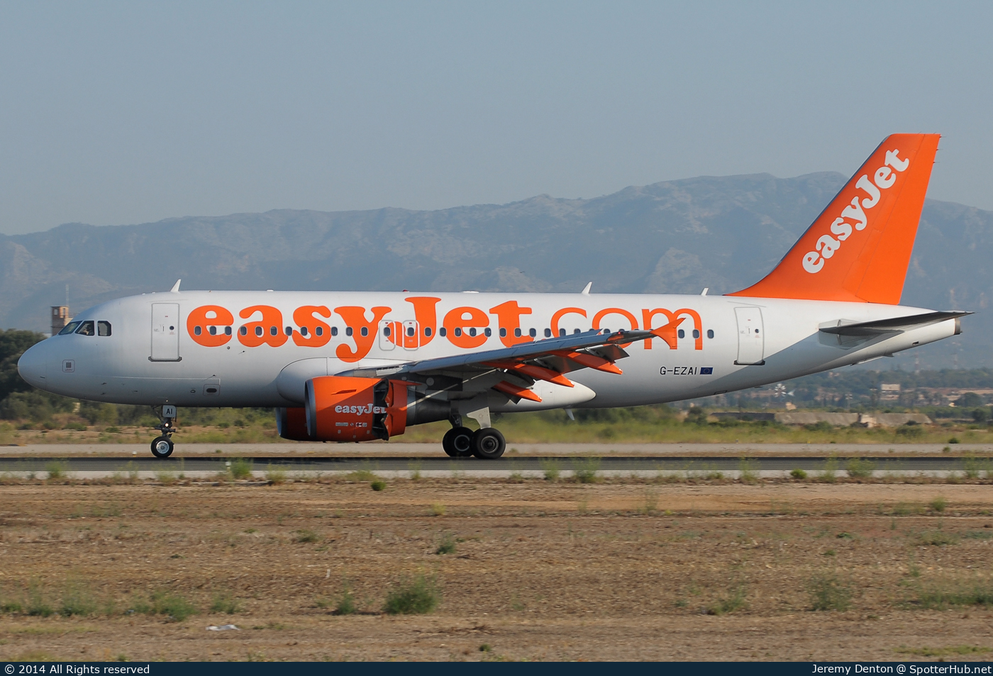 Photo of G-EZAI - Airbus A319-111 operated by easyJet