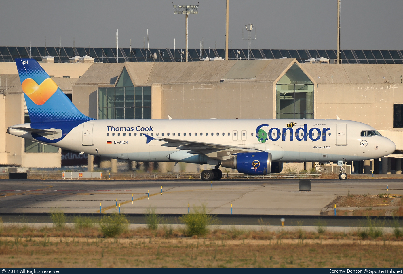 Photo of D-AICH - Airbus A320-212 operated by Condor