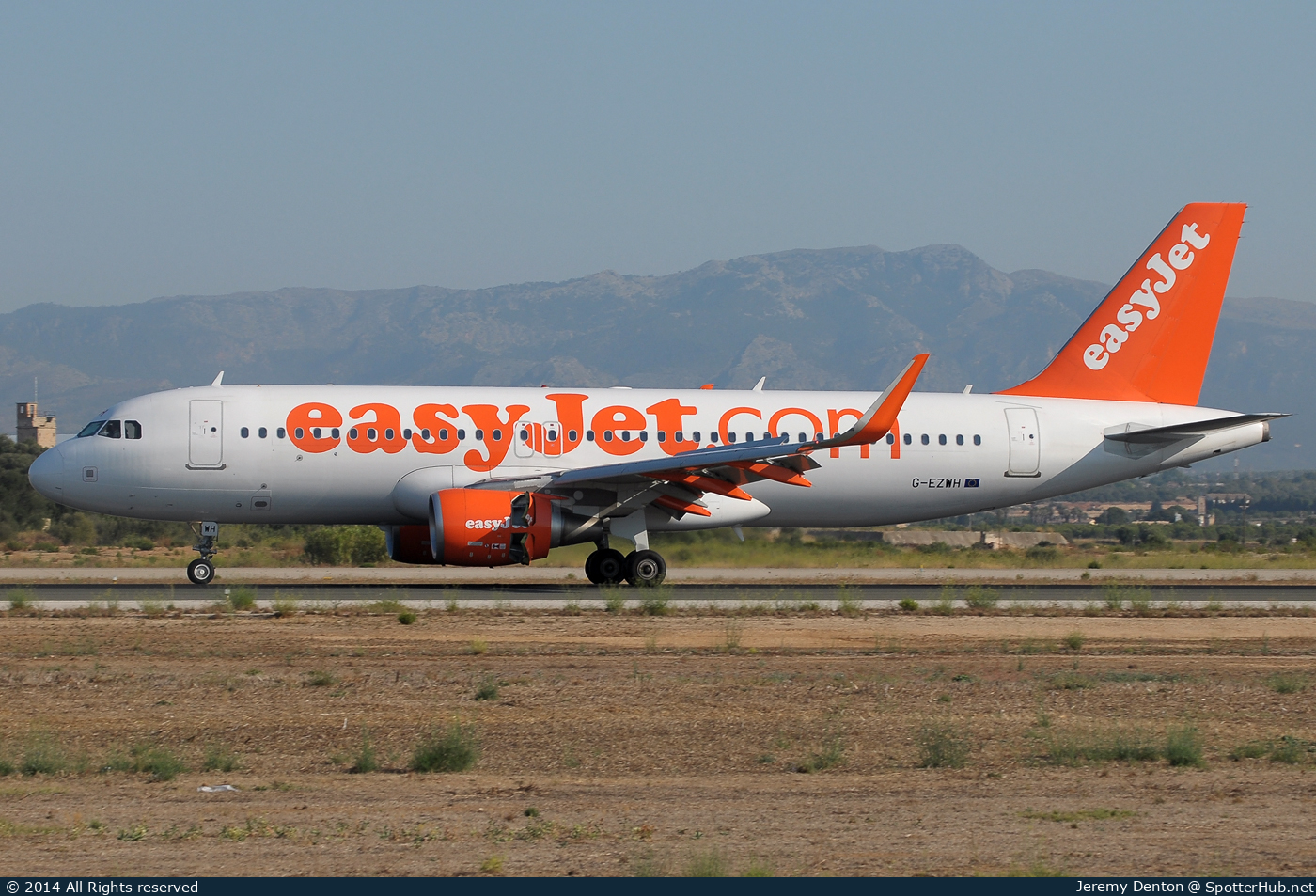 Photo of G-EZWH - Airbus A320-214 operated by easyJet