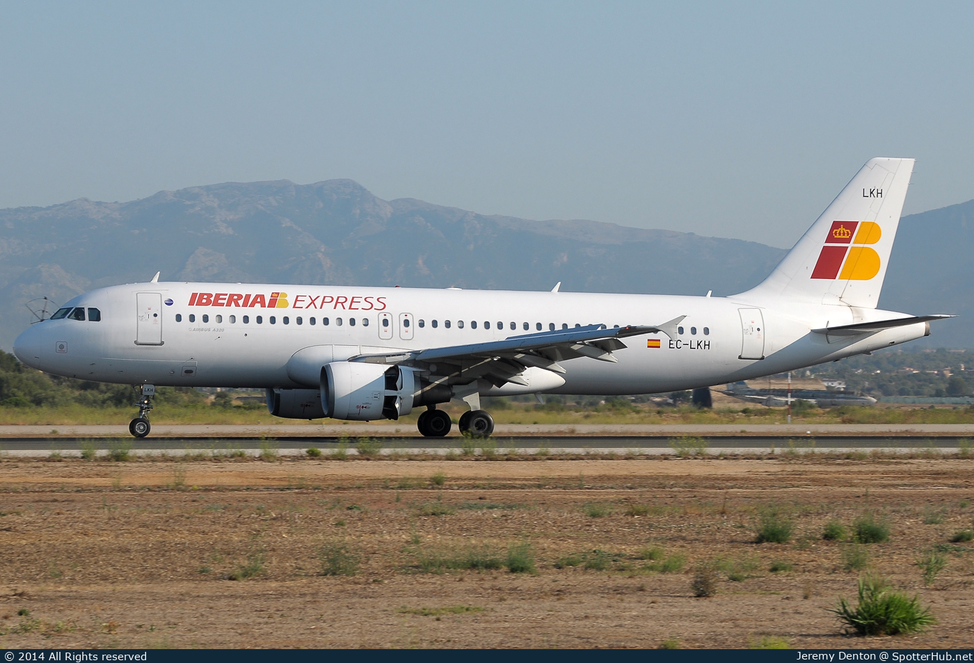 Photo of EC-LKH - Airbus A320-214 operated by Iberia Express