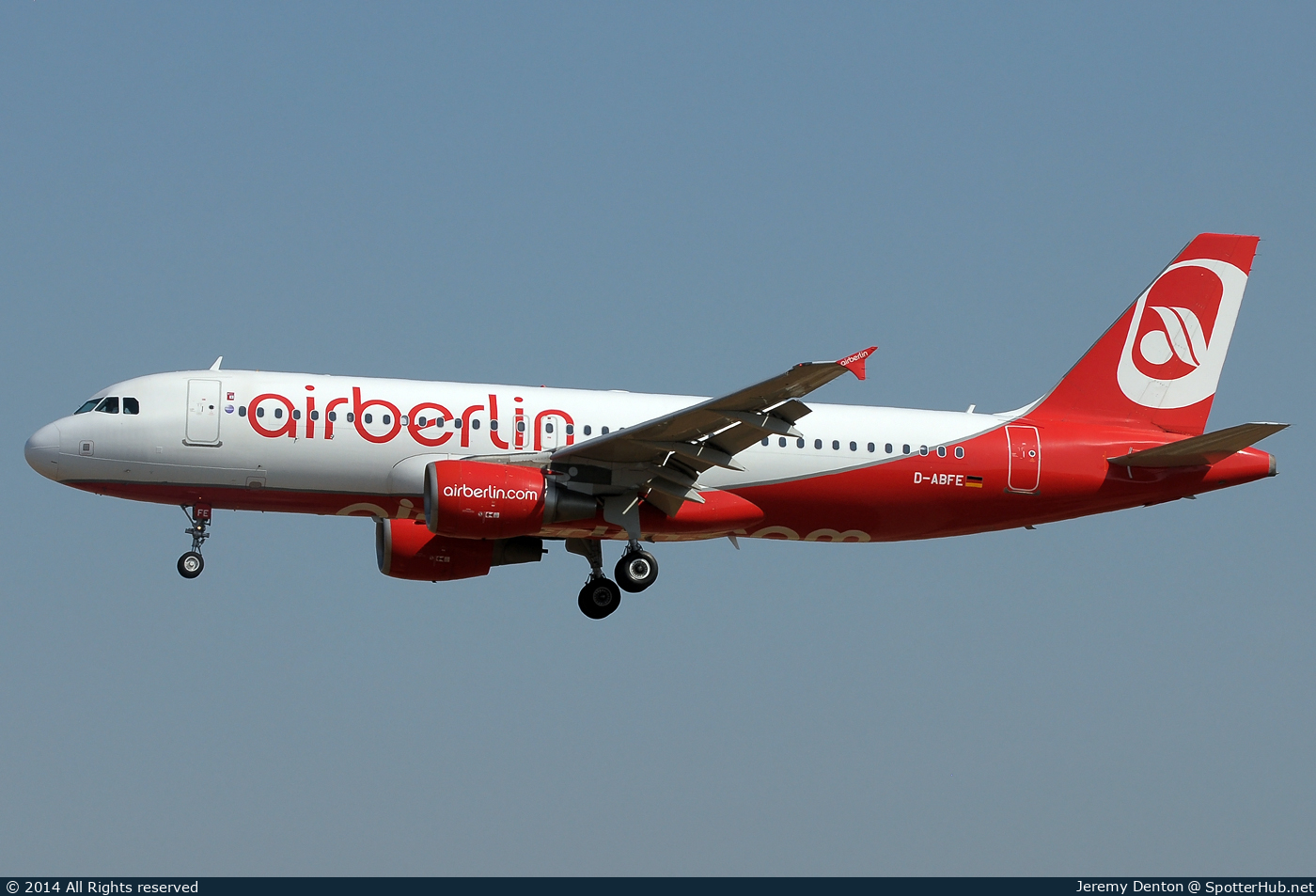 Photo of D-ABFE - Airbus A320-214 operated by Air Berlin