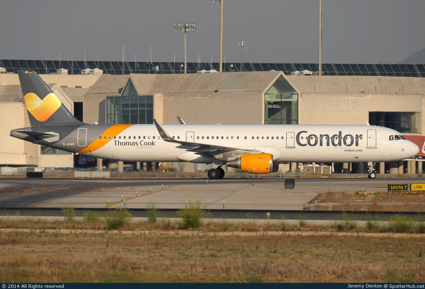 Photo of D-AIAD - Airbus A321-211 operated by Condor