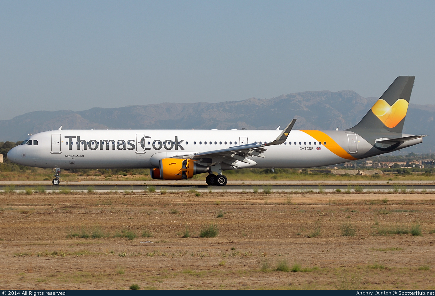Photo of G-TCDF - Airbus A321-211 operated by Thomas Cook Airlines