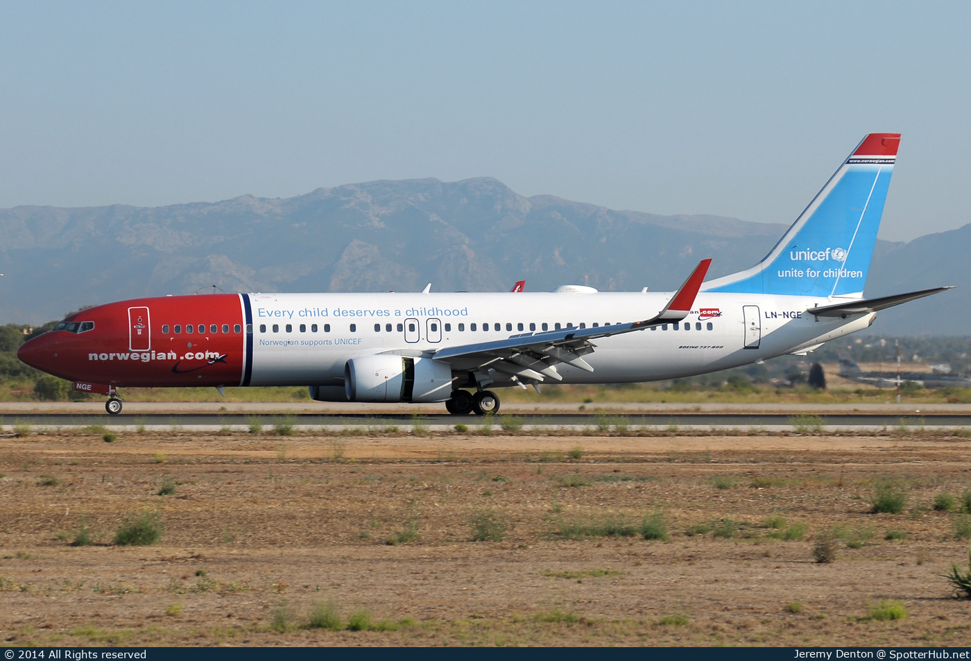 Photo of LN-NGE - Boeing 737-8JP operated by Norwegian Air Shuttle