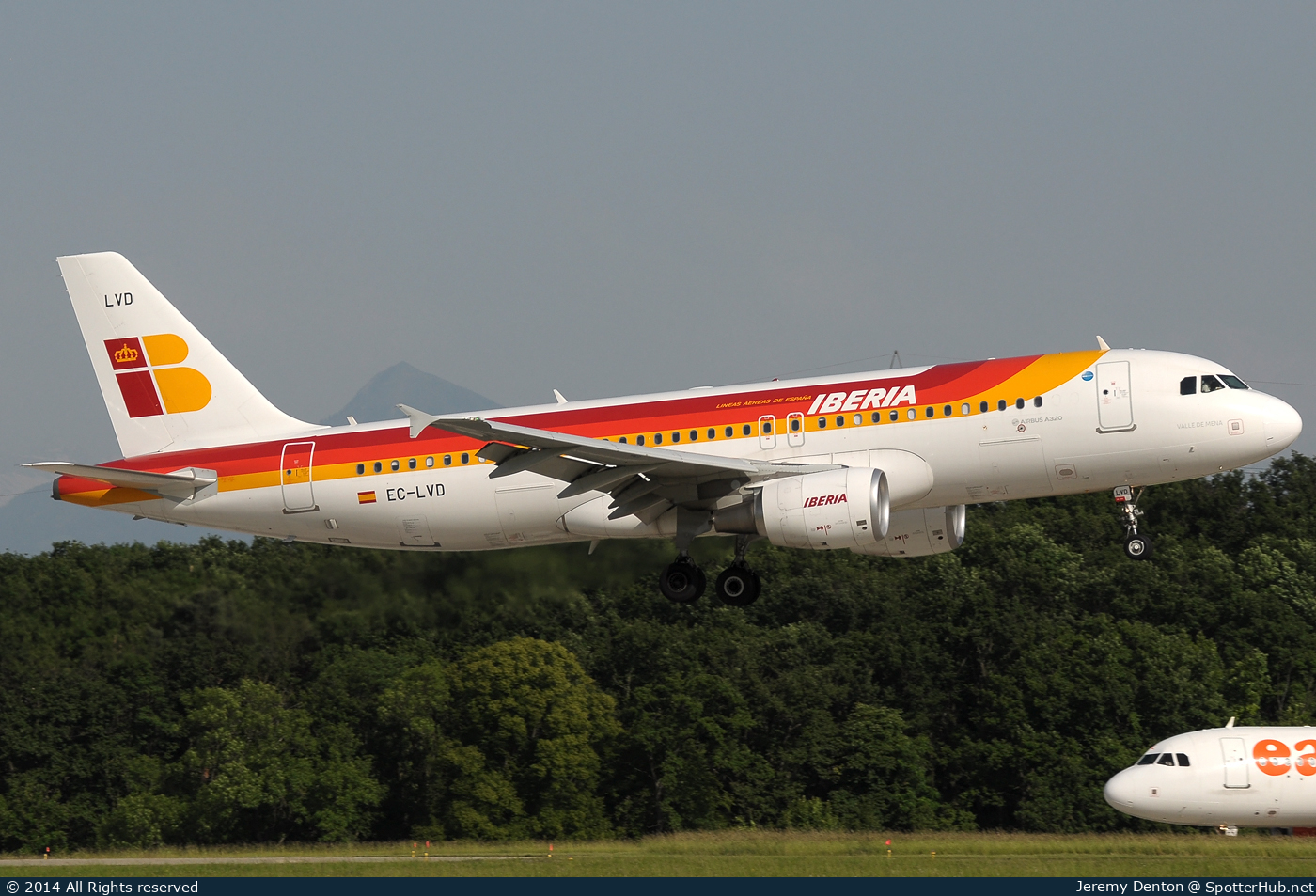 Photo of EC-LVD - Airbus A320-216 operated by Iberia