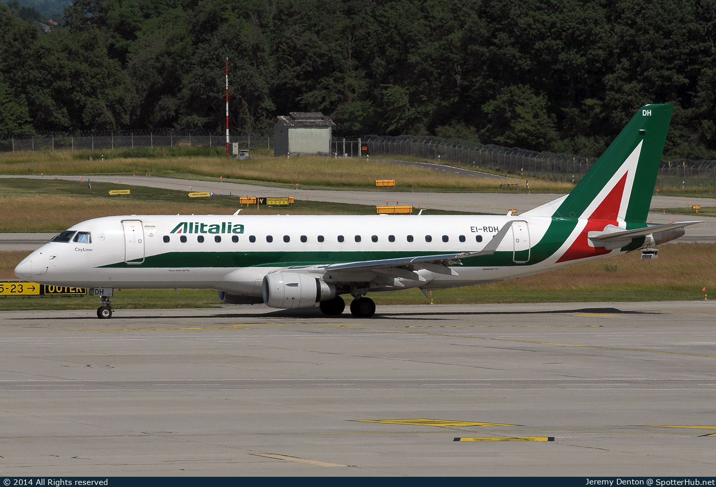 Photo of EI-RDH - Embraer ERJ-175STD operated by Alitalia CityLiner