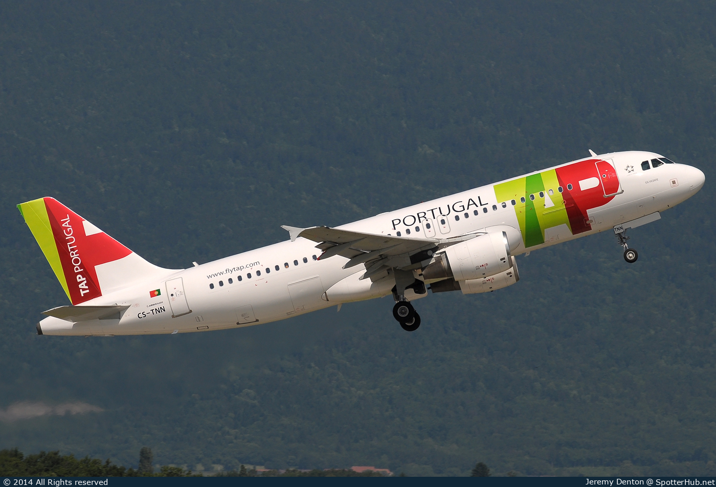 Photo of CS-TNN - Airbus A320-214 operated by TAP Air Portugal