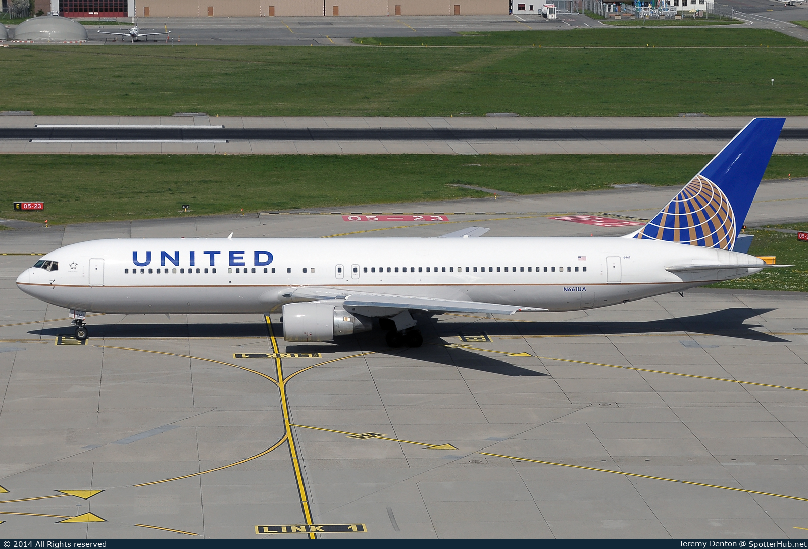 Photo of N661UA - Boeing 767-322(ER) operated by United Airlines