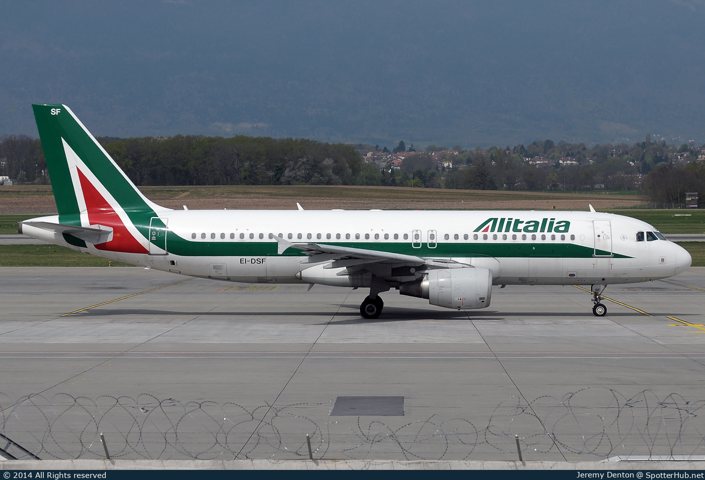 Photo of EI-DSF - Airbus A320-216 operated by Alitalia