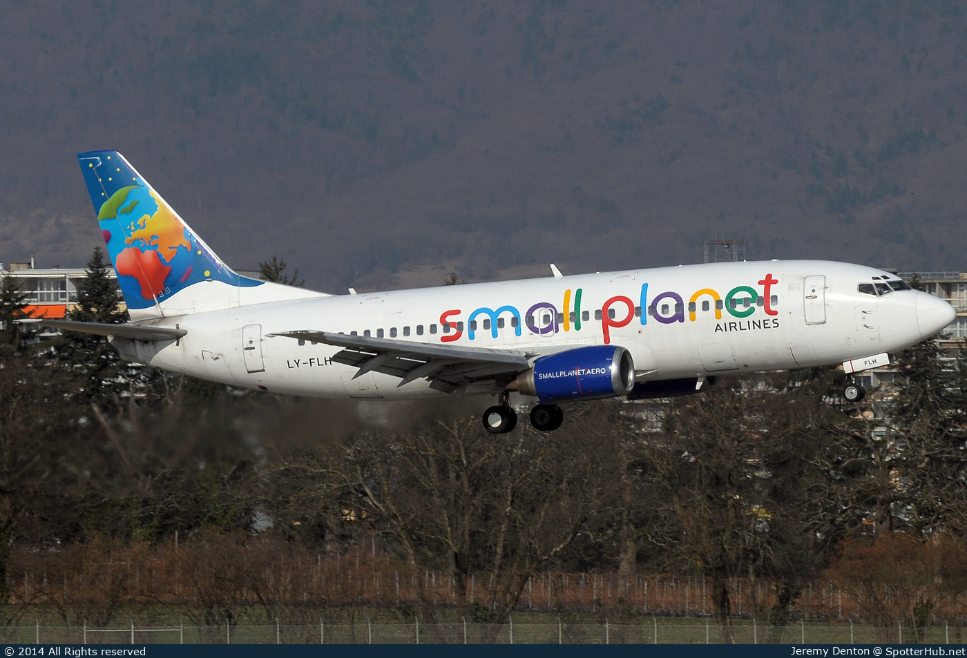 Photo of LY-FLH - Boeing 737-382 operated by Small Planet Airlines