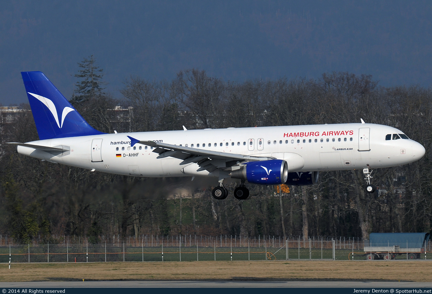 Photo of D-AHHF - Airbus A320-214 operated by Hamburg Airways