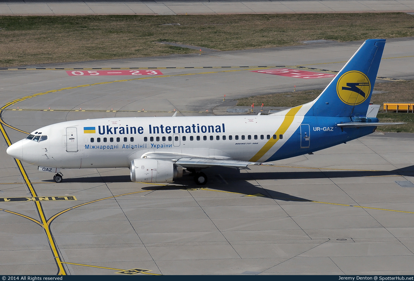 Photo of UR-GAZ - Boeing 737-55D operated by Ukraine International Airlines
