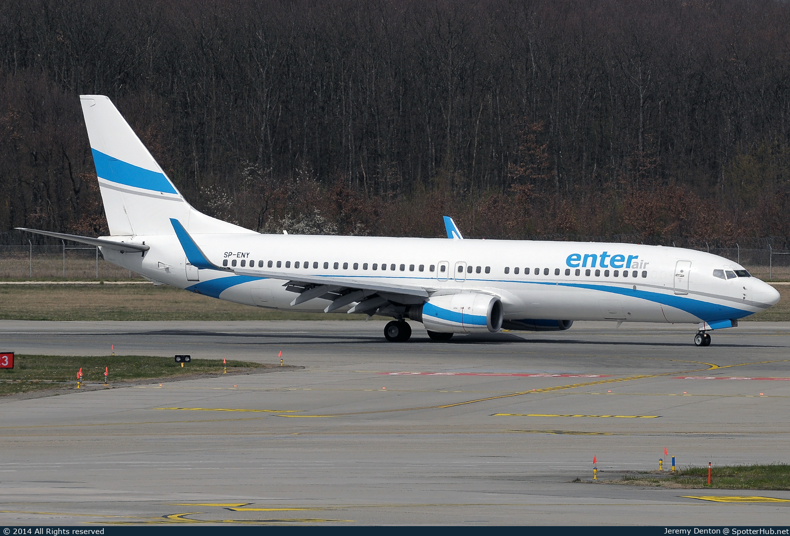 Photo of SP-ENY - Boeing 737-86N operated by Enter Air