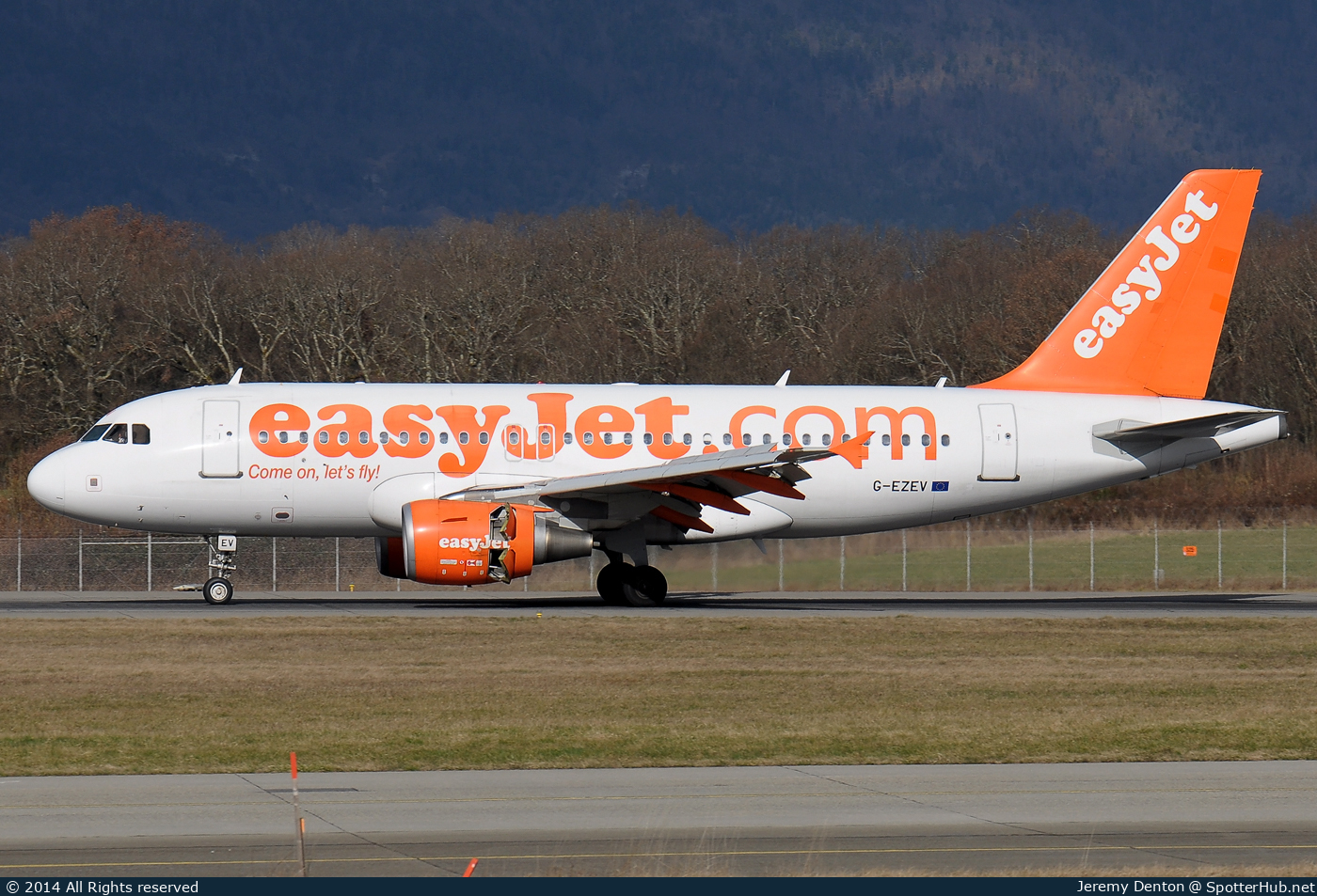 Photo of G-EZEV - Airbus A319-111 operated by easyJet