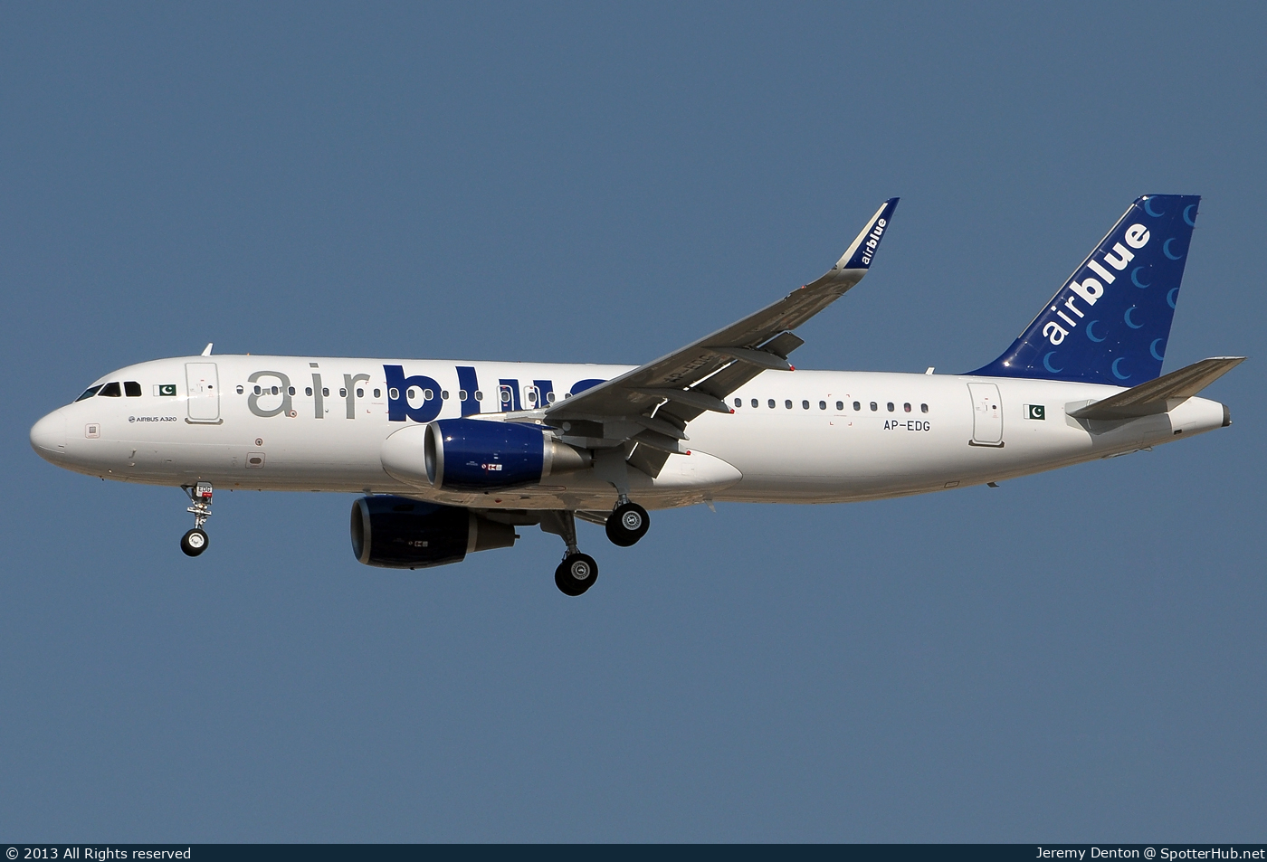 Photo of AP-EDG - Airbus A320-214 operated by Airblue
