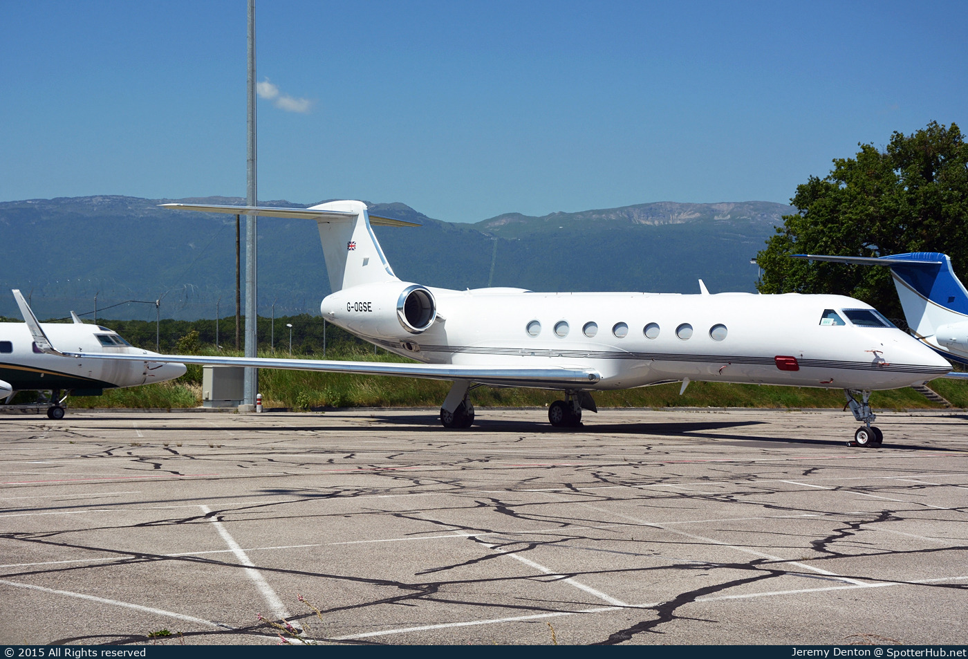 Photo of G-OGSE - Gulfstream GV-SP (G550) operated by TAG Aviation UK