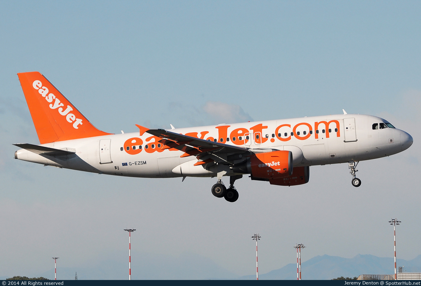 Photo of G-EZSM - Airbus A319-111 operated by easyJet