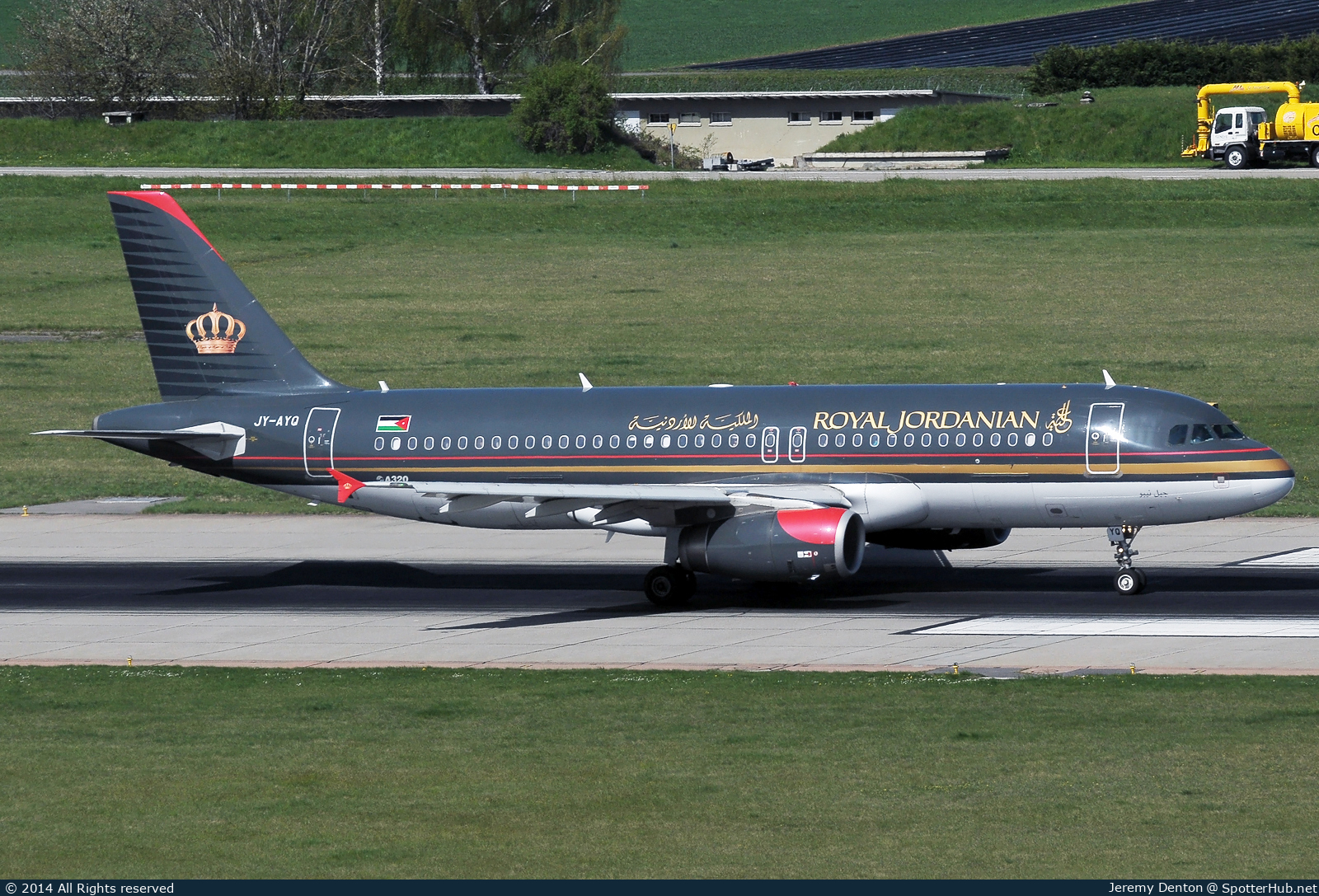 Photo of JY-AYQ - Airbus A320-232 operated by Royal Jordanian Airlines