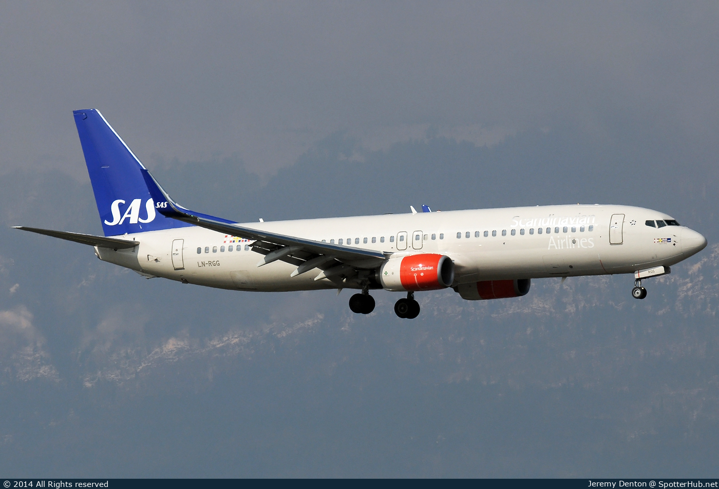 Photo of LN-RGG - Boeing 737-86N operated by SAS Scandinavian Airlines