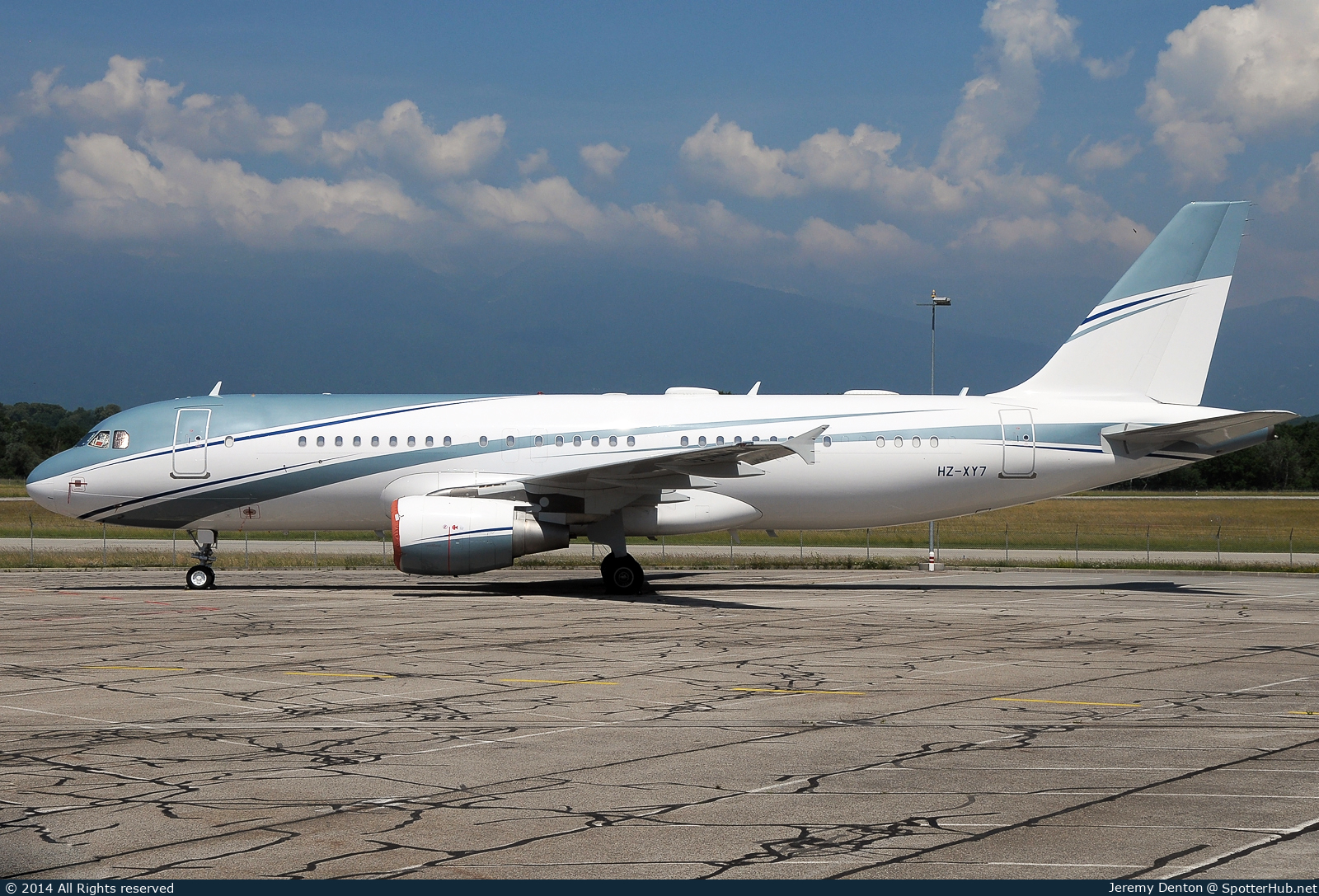 Photo of HZ-XY7 - Airbus A320-214 operated by Aviation Link Company