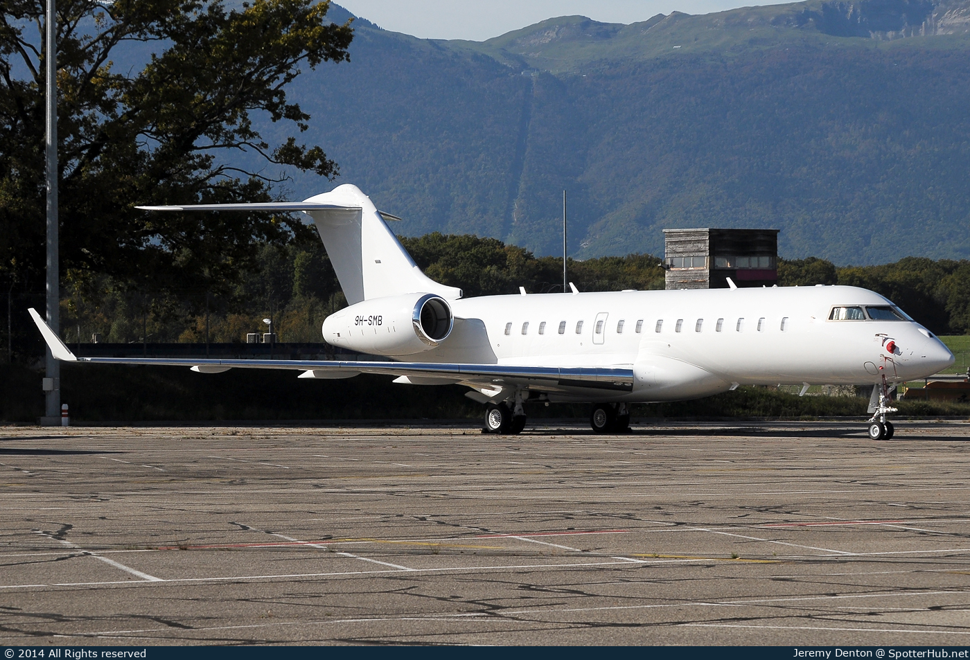 Photo of 9H-SMB - Bombardier Global 6000 operated by Albinati Aviation
