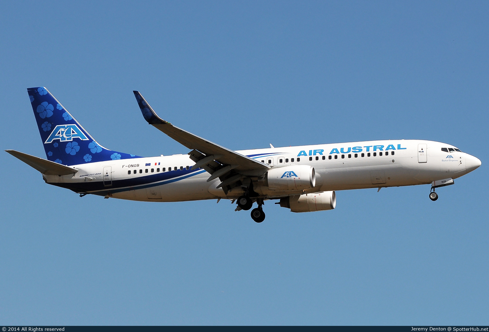 Photo of F-ONGB - Boeing 737-89M operated by Air Austral