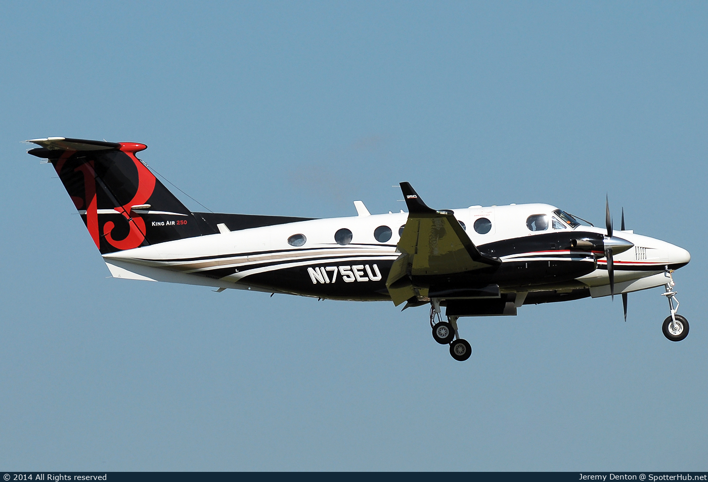 Photo of N175EU - Beechcraft B200GT Super King Air 250 operated by Beechcraft Corp.