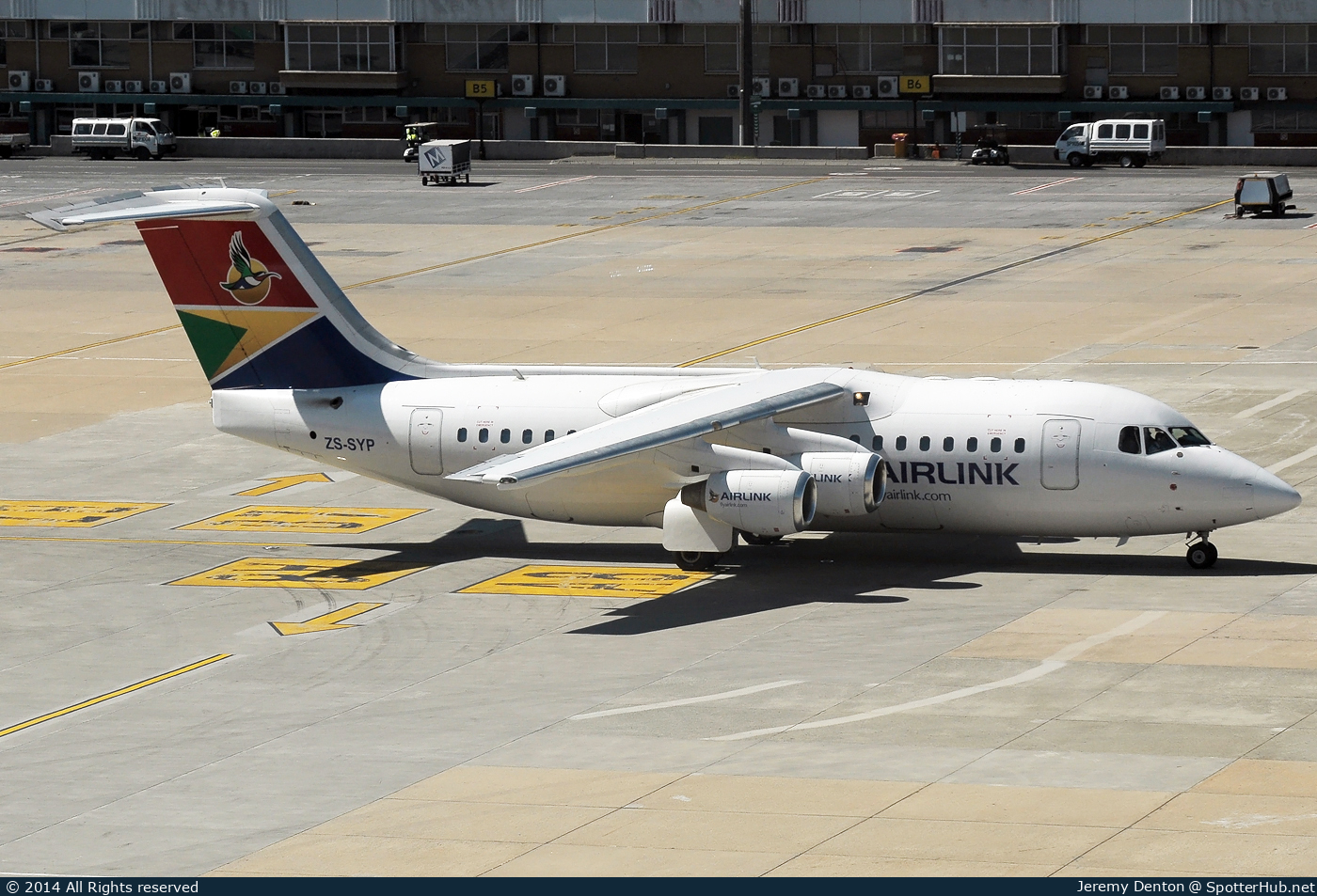 Photo of ZS-SYP - British Aerospace Avro RJ85 operated by Airlink Pty