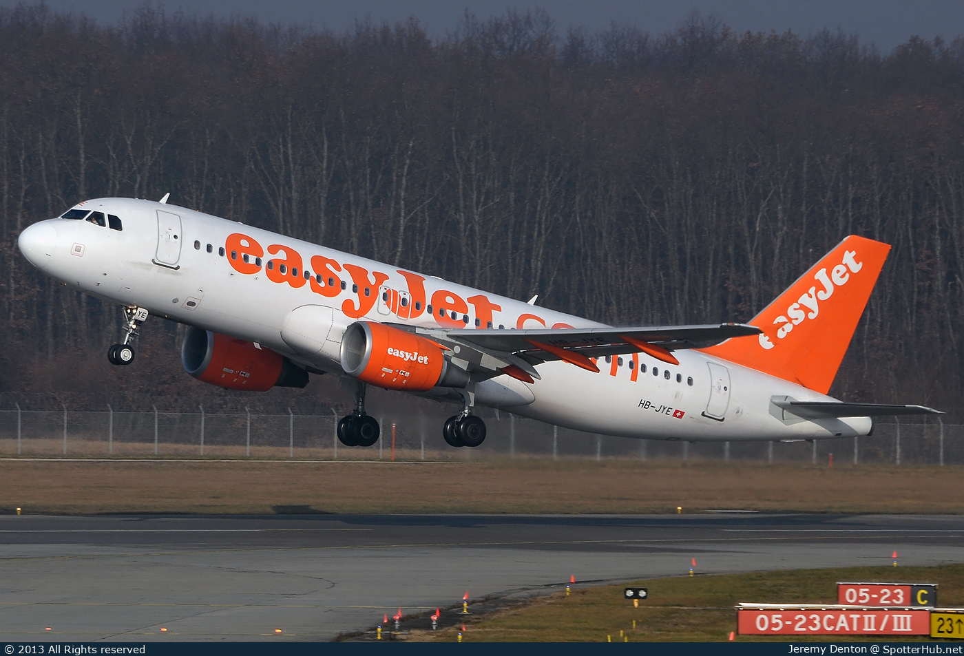 Photo of HB-JYE - Airbus A320-214 operated by easyJet Switzerland
