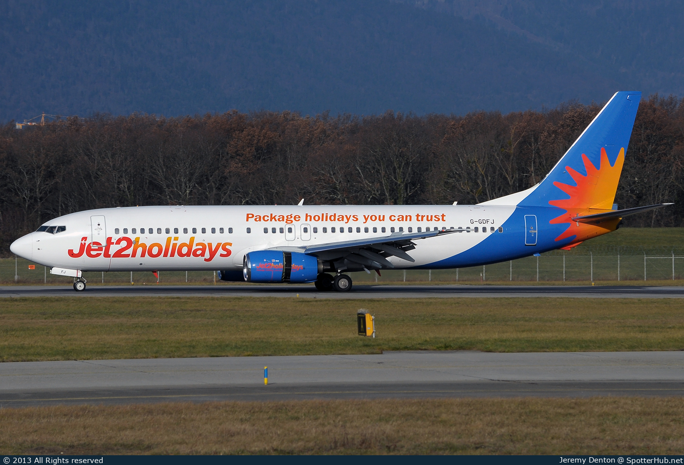 Photo of G-GDFJ - Boeing 737-804 operated by Jet2