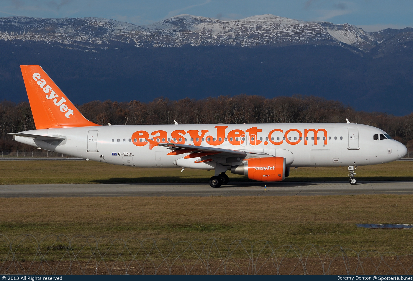 Photo of G-EZUL - Airbus A320-214 operated by easyJet