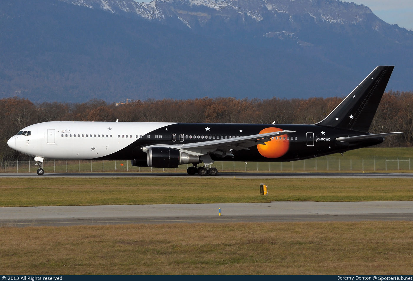Photo of G-POWD - Boeing 767-36N(ER) operated by Titan Airways