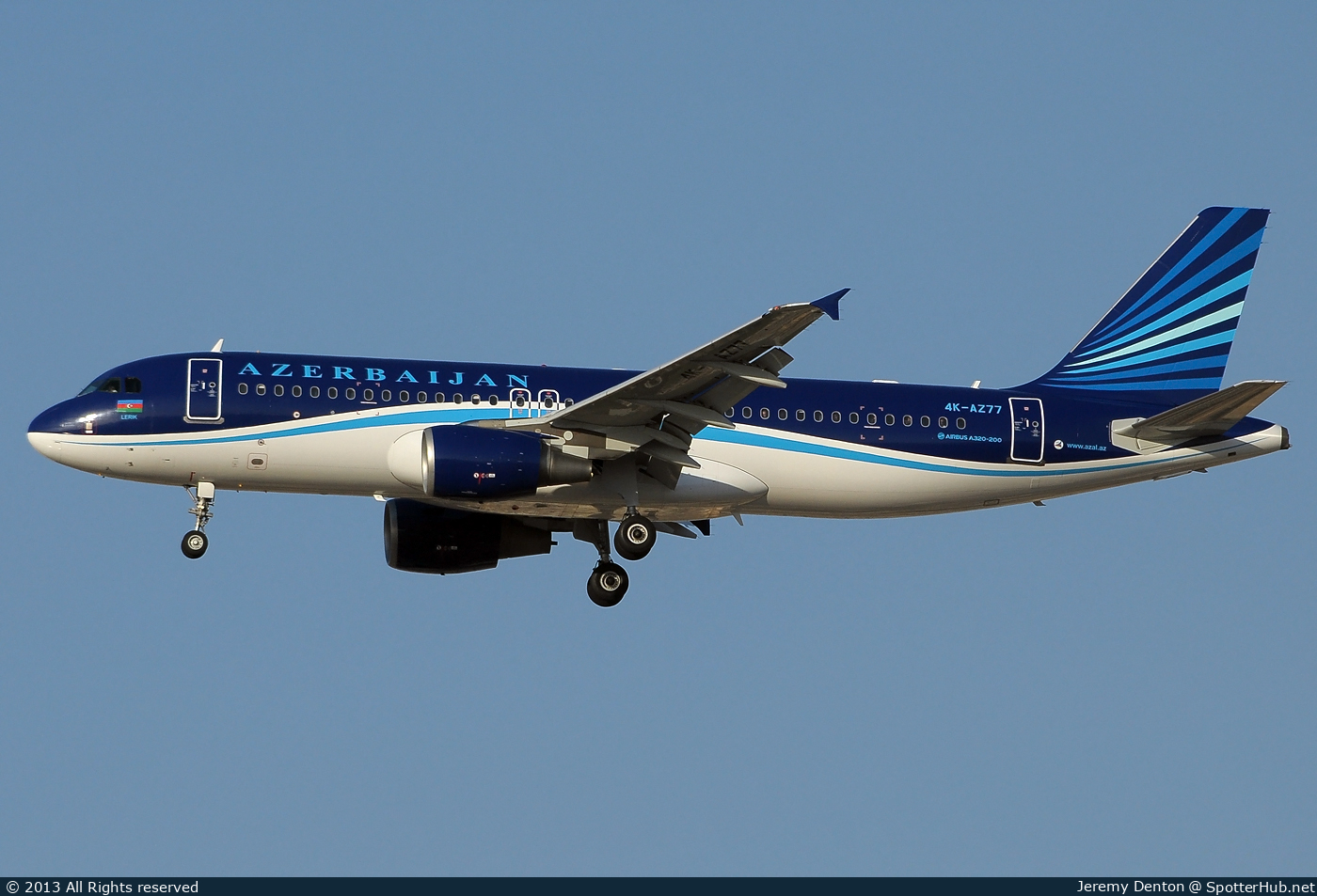 Photo of 4K-AZ77 - Airbus A320-214 operated by Azerbaijan Airlines