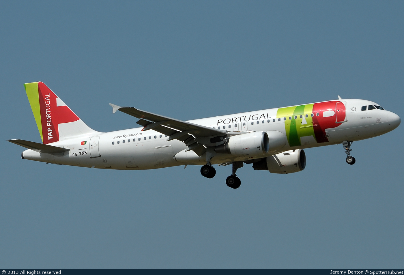 Photo of CS-TNK - Airbus A320-214 operated by TAP Air Portugal